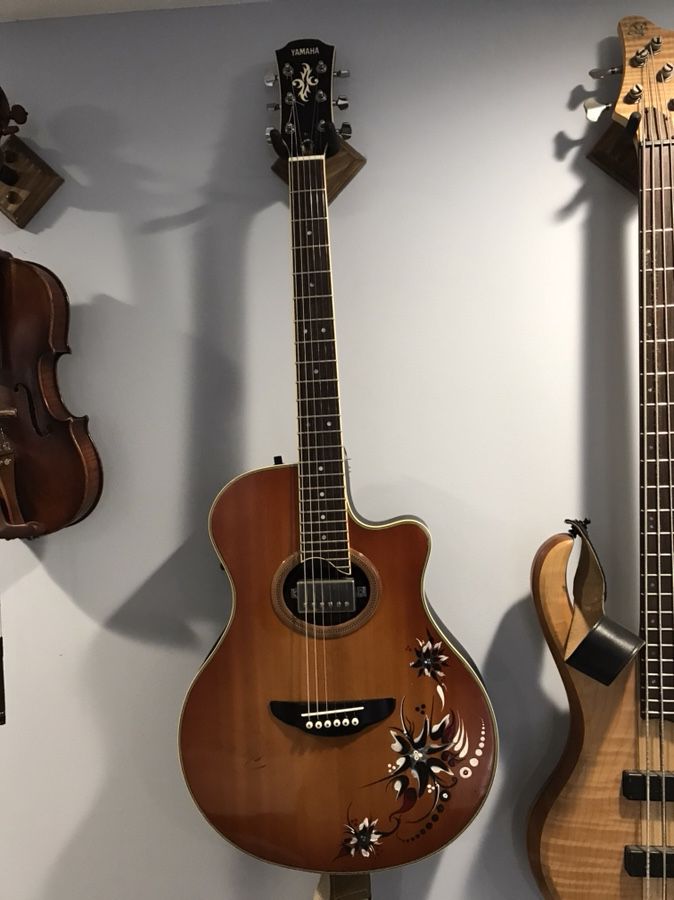Yamaha APX 700 Bachata Guitar
