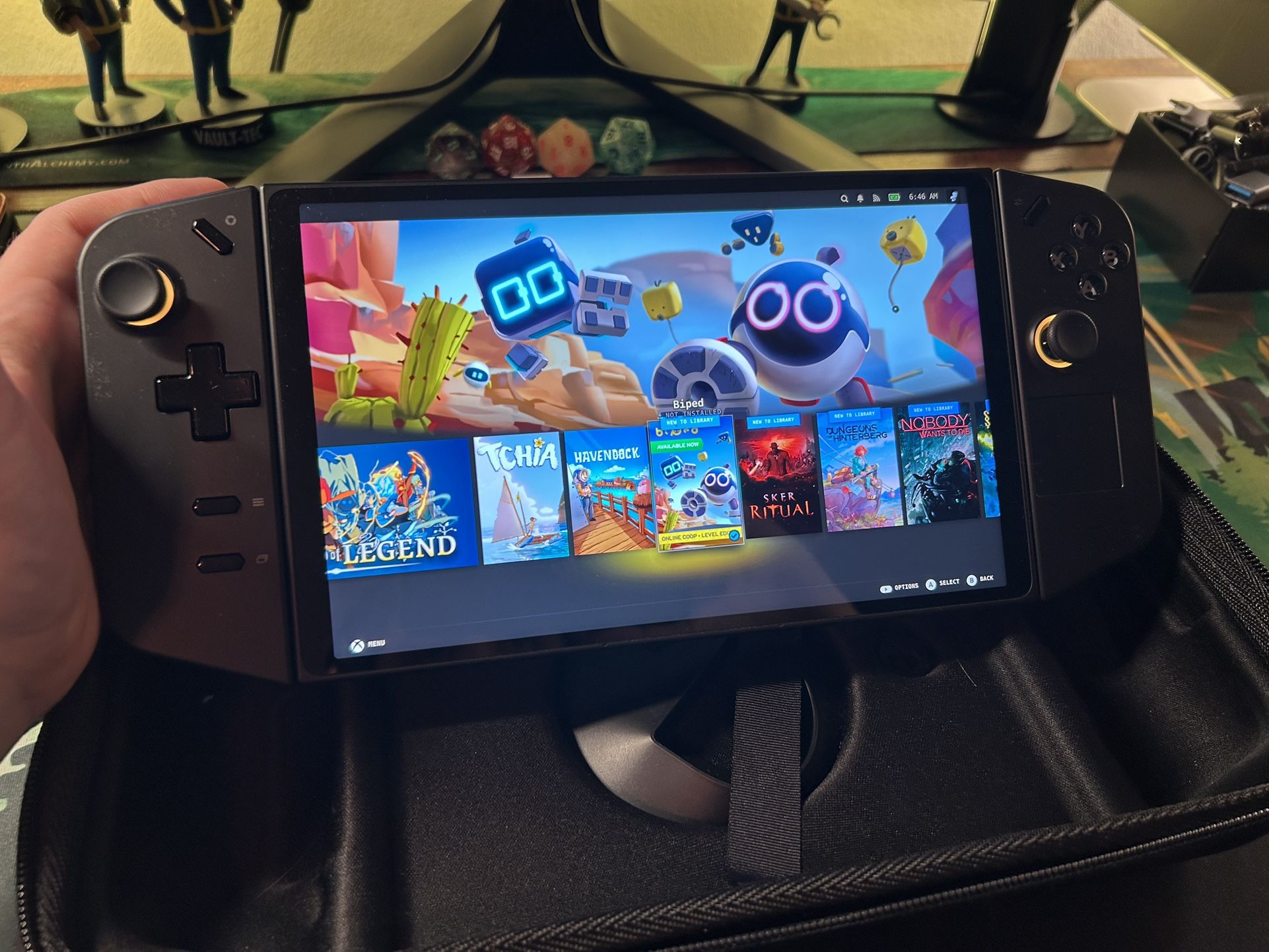 Lenovo Legion Go 8.8" 144Hz WQXGA Gaming Handheld - AMD Ryzen Z1 Extreme - 1TB - 16G -Like New!