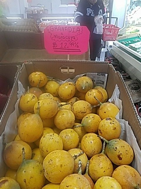 Fresca Granadilla. O. Maracuya en teresitas market en kent