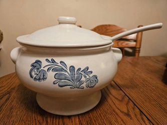 Pfaltzgraff Yorktowne Soup Tureen