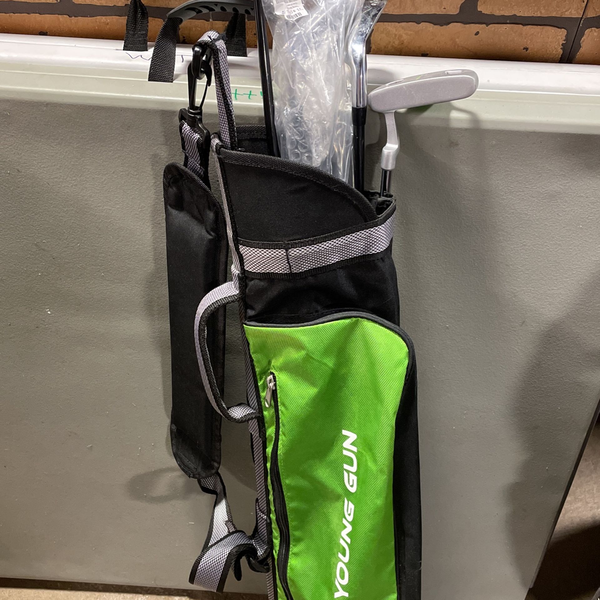 Young Gun Golf Bag And Clubs