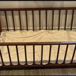 Baby Crib/bassinette. 