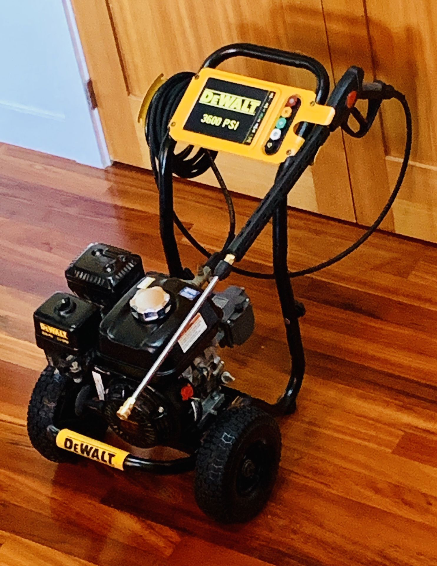 DEWALT - DXPW3625 | 3600 PSI - 2.5 GPM | HONDA GX200 AAA-Triplex | Pressure Washer | Excellent Condition!