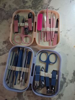 2 sets of finger nail clippers