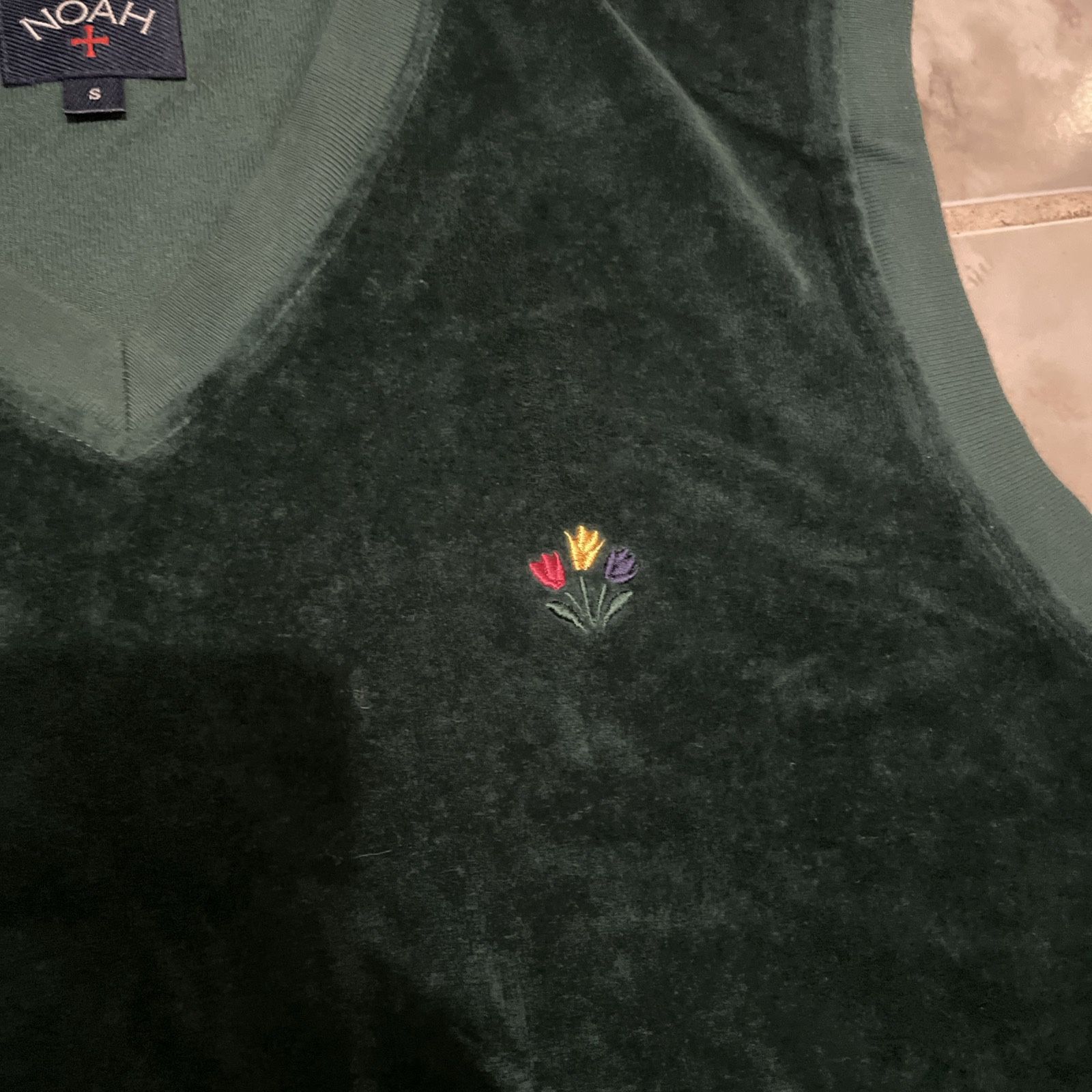 Noah NYC V-Neck Velour Sweater Vest Green Mens Size Small