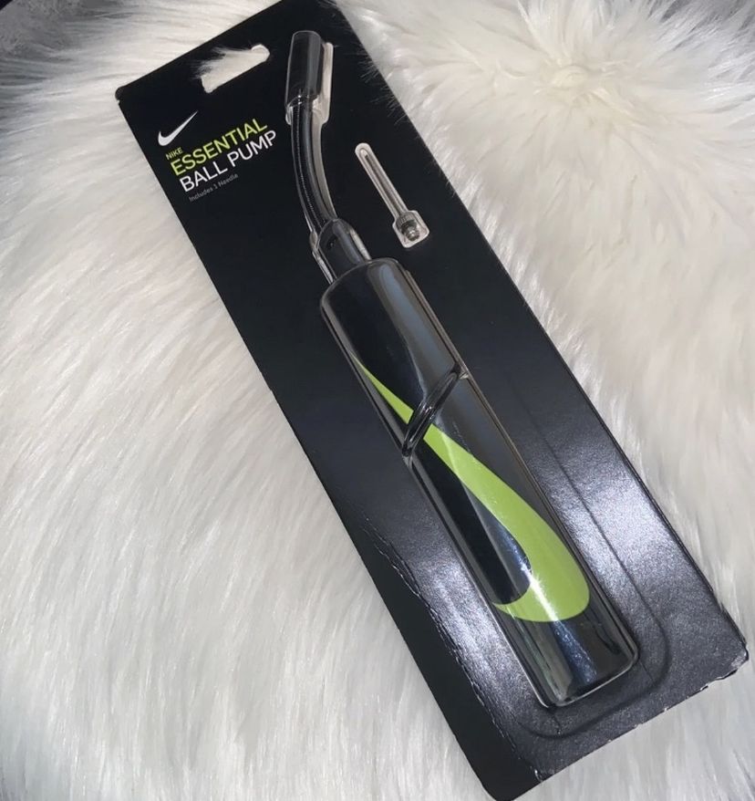 Nike essential ball pump
