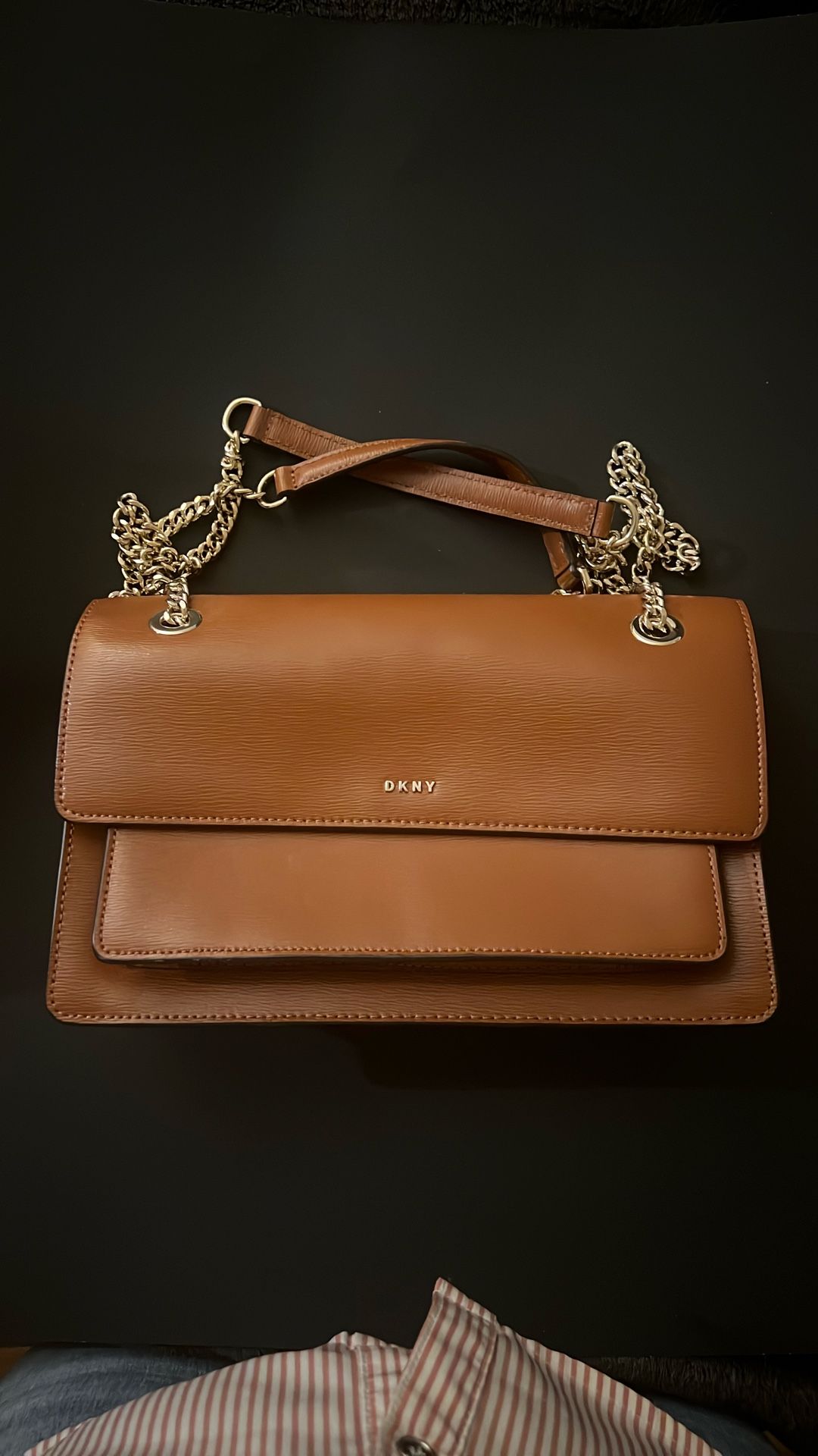 Bolso DKNY – Nuevo, Color Camel/Miel