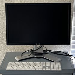 Dell UltraSharp 2208WFP 22” LCD Monitor – Excellent Condition