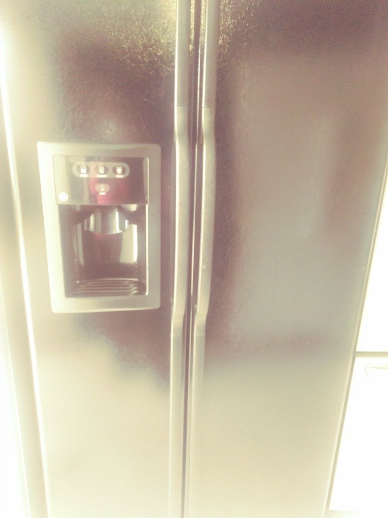 Ge black refrigerator