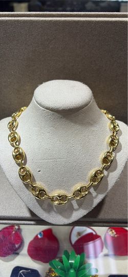 Gold Gucci puff chain