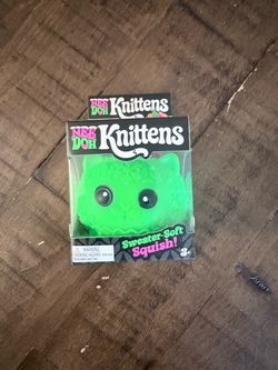 AUTHENTIC SCHYLLING BRAND NEW NeeDoh Knittens Sweater Soft Squish GREEN