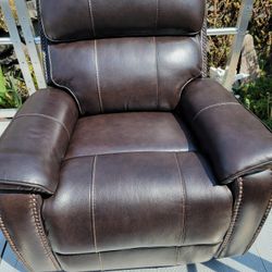Beautiful Costco Power recliner chair
