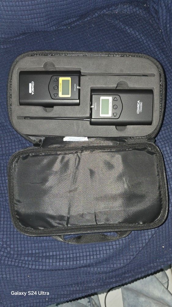 Comica wireless microphone system with case. WM100-RX