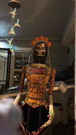 Cazadores 6’ de resina Catrina for  Halloween