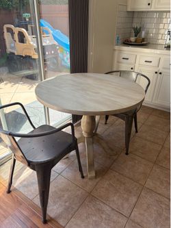 Round 36” Table