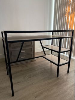 Minimal desk - 2 storage