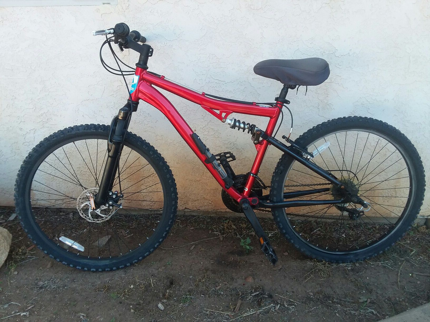 Mtn Bike 26" with tire pump