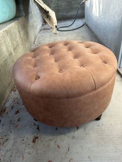 Round storage ottoman