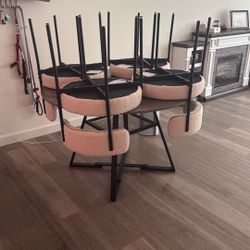 Round Table And Set Of 4 Chairs