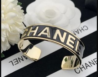 New 18k Stainless Steel Gold Bracelet Comes With Dust Bag 