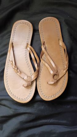 Brown Women’s Sandal.            Size 7 1/2 -8