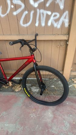 2026 throne bike nothing’s wrong with it just front tire is popped