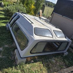 1992 Pendaliner fiberglass canopy from F250 full size bed 