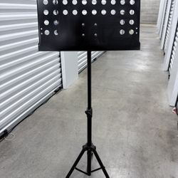 Hola! Music Stand – Adjustable & Sturdy