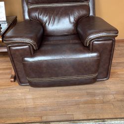 Like Brsnd New Oversized Full Reclining Chairs 