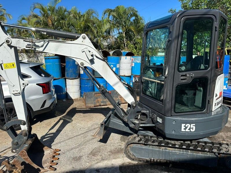 2018 Bobcat E25 Excavator & Hammer & 2 Buckets $0 Down Financing