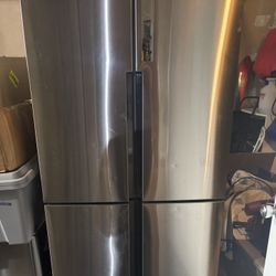 Refrigerator 