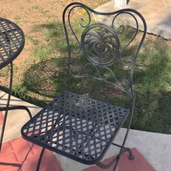 Black Iron Patio Set – Round Table + 2 Chairs