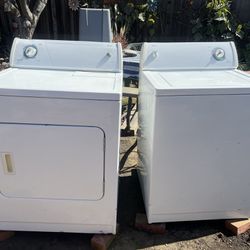 Whirlpool Washer And Dyer Electric 