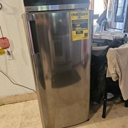 Refrigerator Single Door 6 cu. ft.