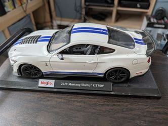 Maisto 1/18 2020 Mustang Shelby GT500 - White with Blue Stripes