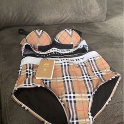  Extra Small BURBERRY. SWIMMING   SUIT Brand NEW  tag still on it never worn