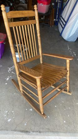 Antique Wood Rocking Chair 🪑