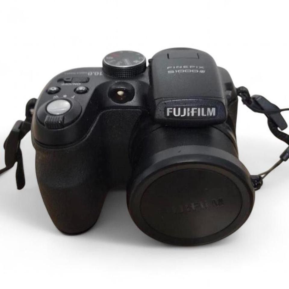 Fujifilm FinePix S1000fd 10.0MP 12X Zoom Digital Camera Black WORKS w/strap