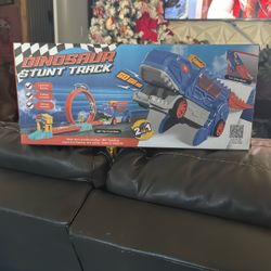 💥🎄$10💥🎄Dinosaur Stunt Track New