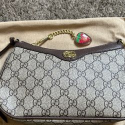 Gucci Purse Great Condition Need Gone 
