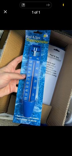 Pool and spa/hot tub brush