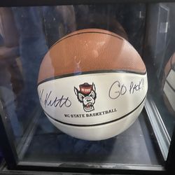 NC STATE KEVIN KEATTS AUTOGRAPHED BASKETBALL PLUS CASE