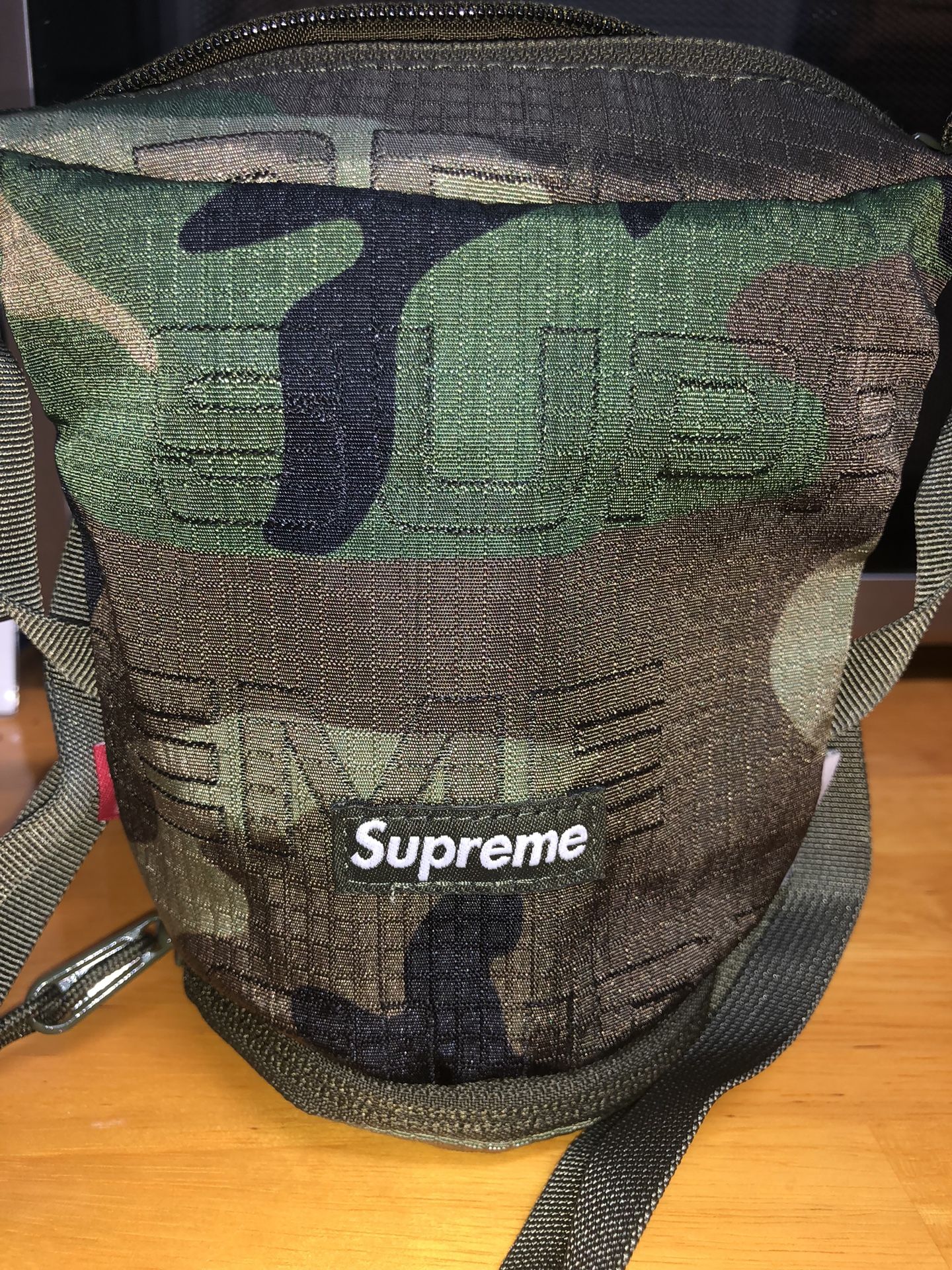 🎄AUTHENTIC SUPREME BAG🎄