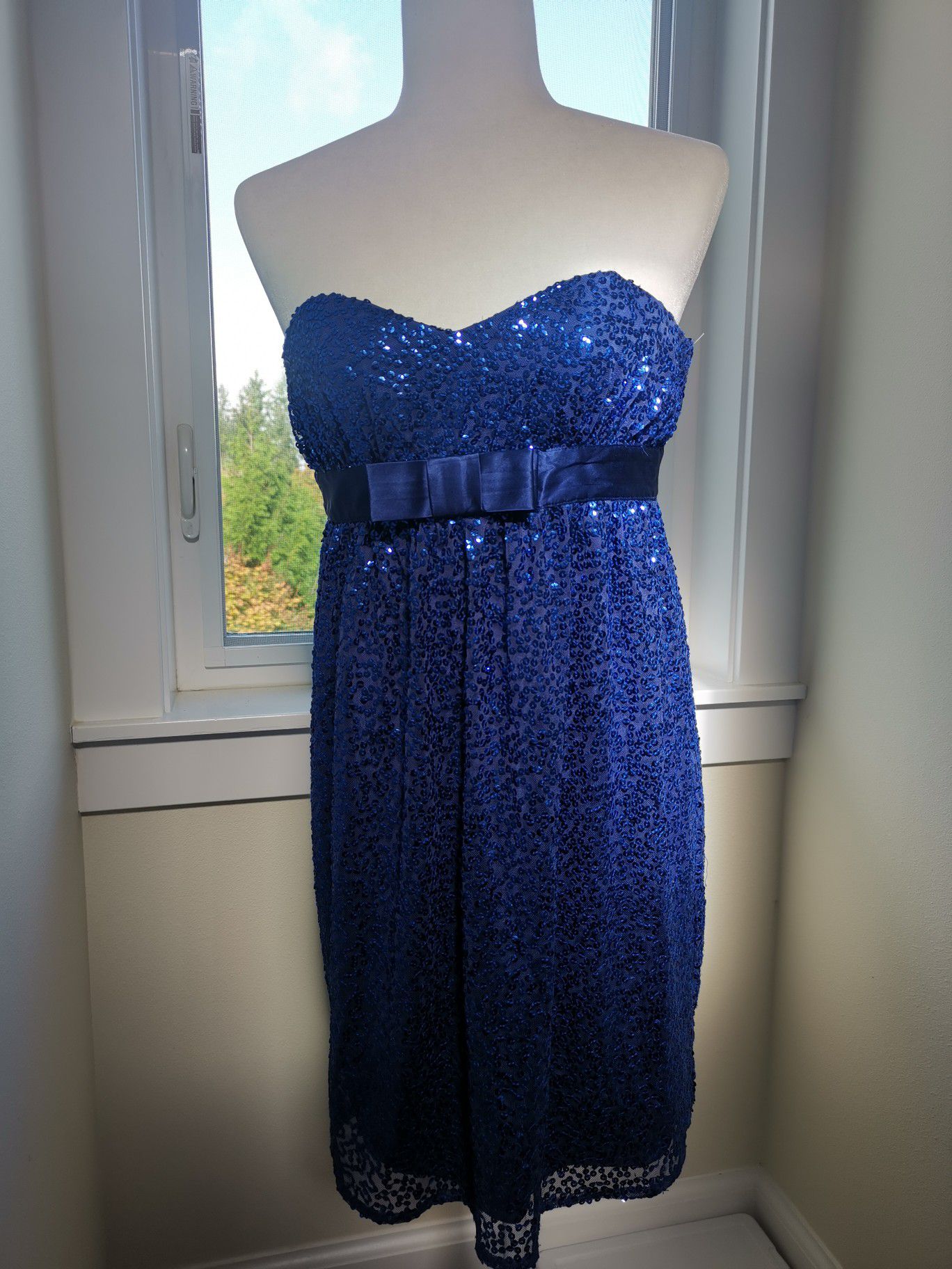 Betsy Johnson incredible blue sleeveless dress with sequins