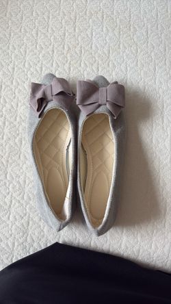 Women’s Gray Bow Ballet Flats – Good Condition