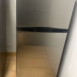 FRIGIDAIRE  24”W
