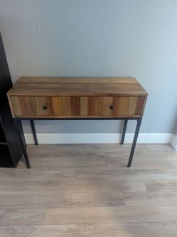 Wood/metal table