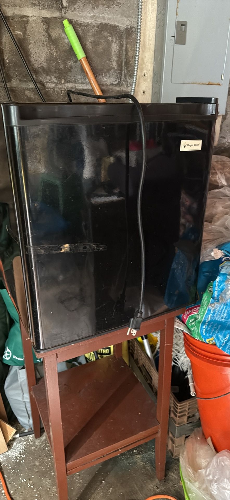 Magic Chef Small Refrigerator With Freezer Works Great