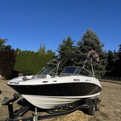 Yamaha AR 210 Wakeboat 2004 - Dual Engine 24 Foot 