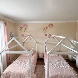 Signature Design by Ashley Flannibrook Contemporary House Bed Frame, Twin, White